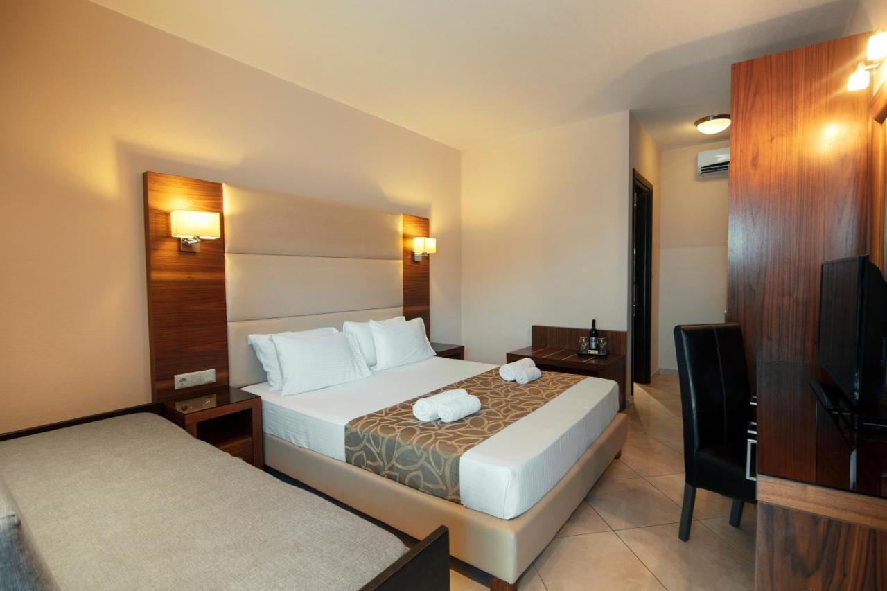 4-You Residence อาโยส นิโกลาออส ภายนอก รูปภาพ